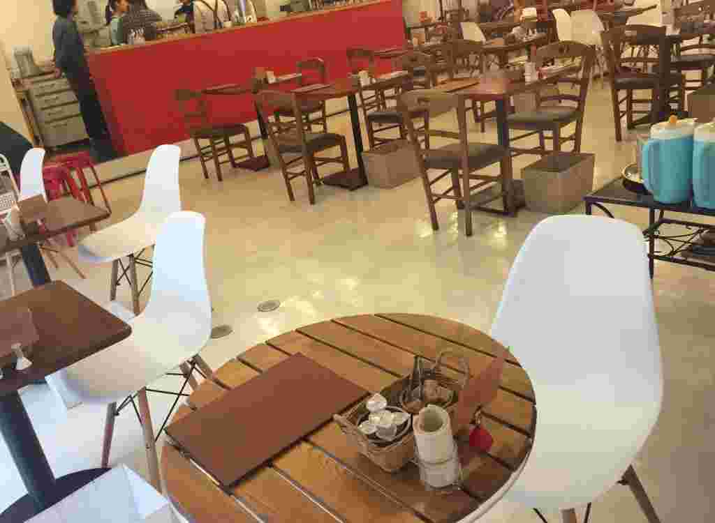 預言カフェ高田馬場店内