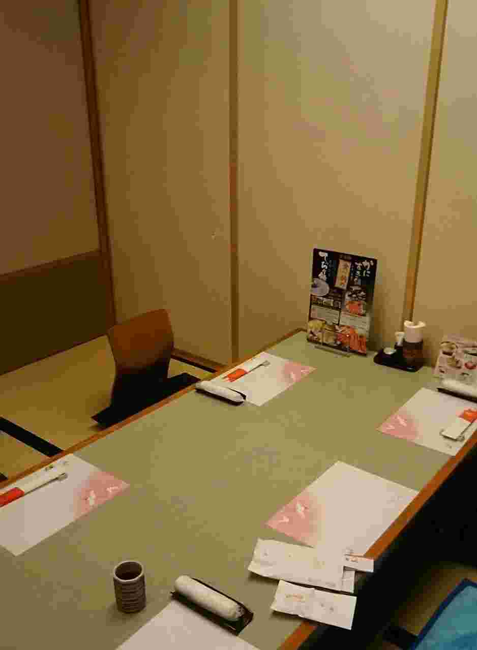 落ち着いた座敷の個室