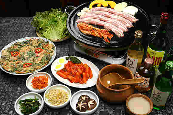 サムギョプサルやチヂミに韓国焼酎など
