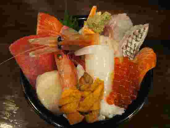 札幌二条市場　魚屋の台所の海鮮丼