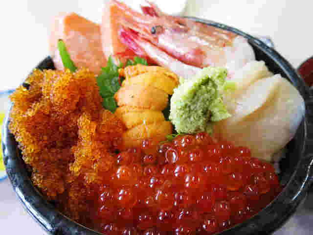 一度は食べてみたい函館朝市の「海鮮丼」