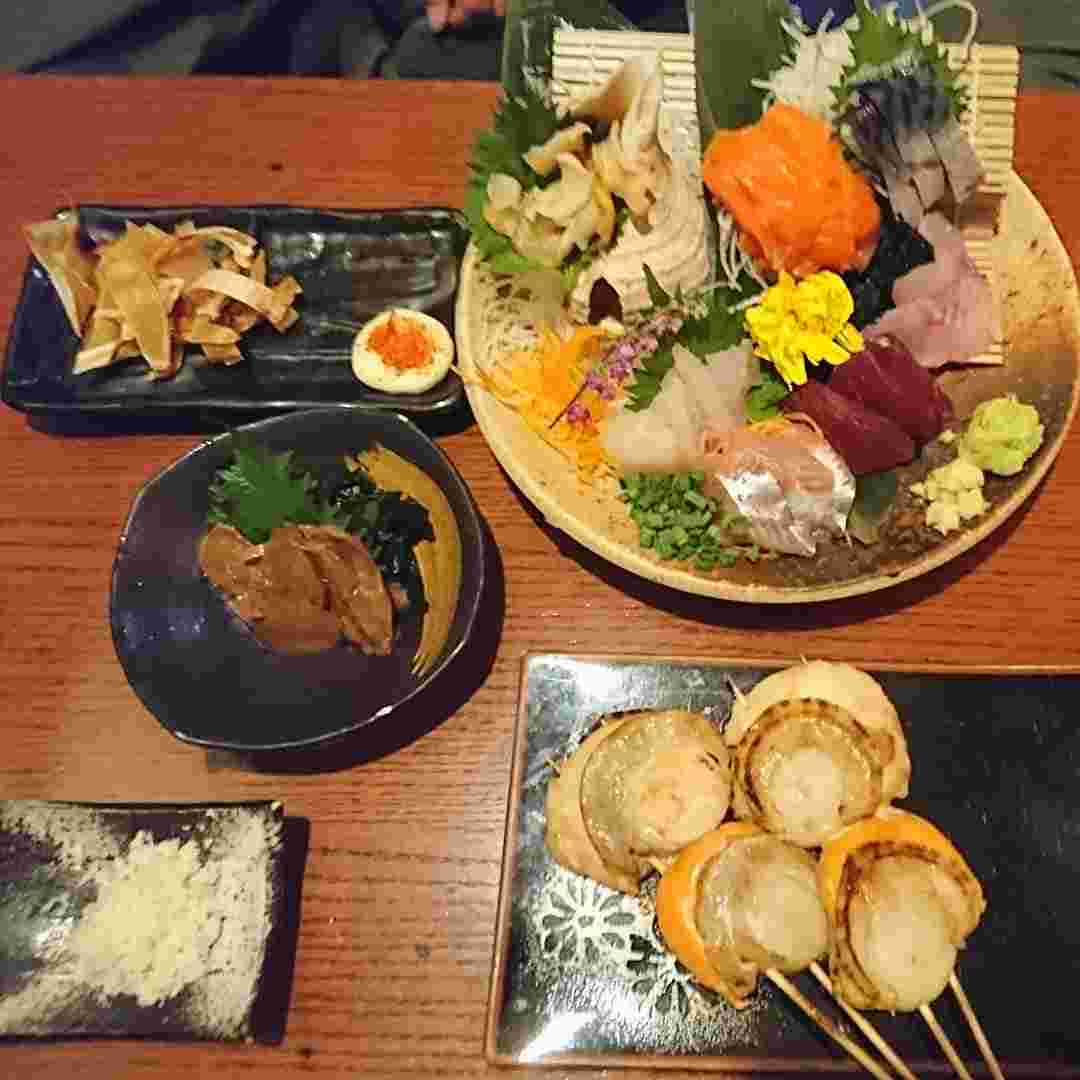 下町ウルフおさかな店の刺身盛り