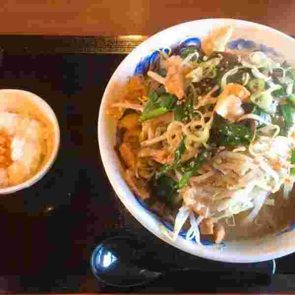 花巻らーめんバガボンドのホルモンラーメン