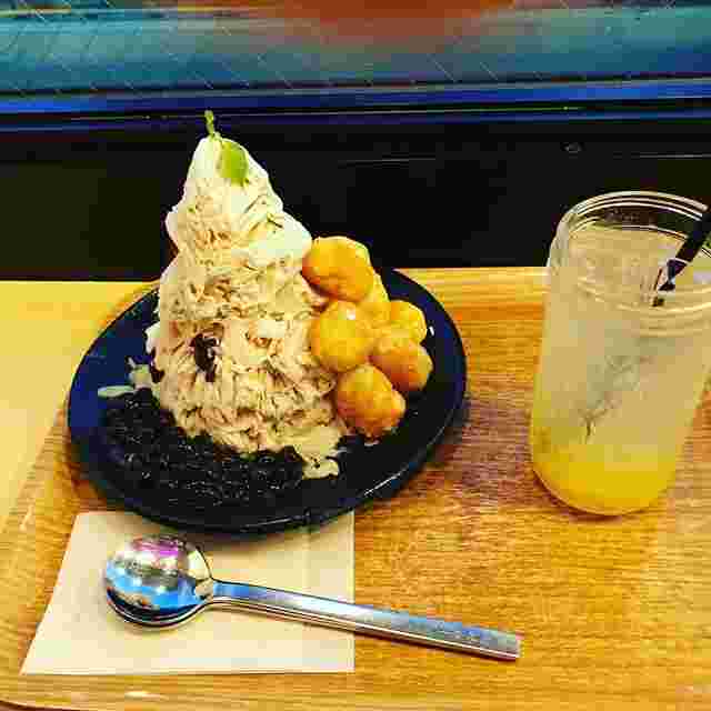 黄色いドリンクとホミビン