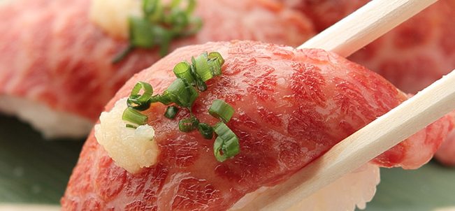 「特上カルビの炙り肉寿司」