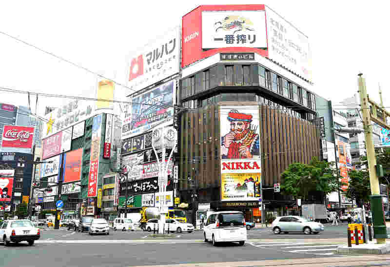 すすきのの風景