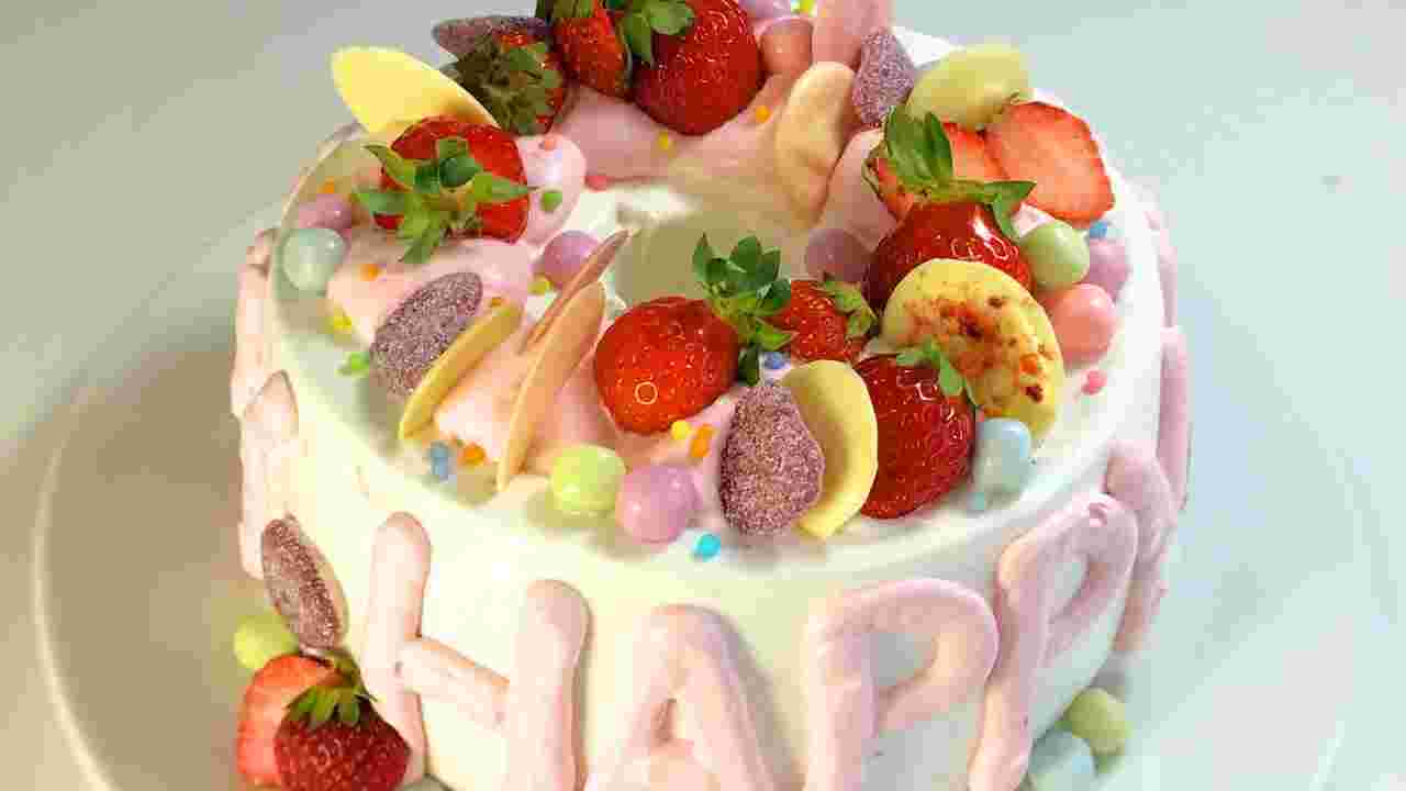 色鮮やかなフルーツであしらったケーキ