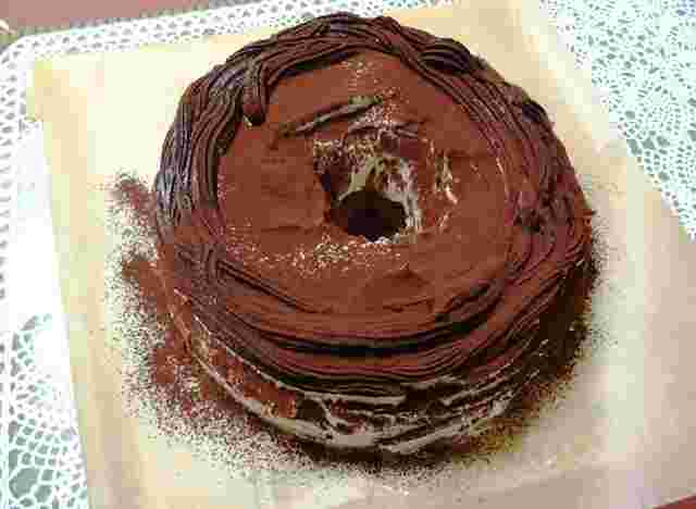 クリスマス用シフォンケーキの制作途中