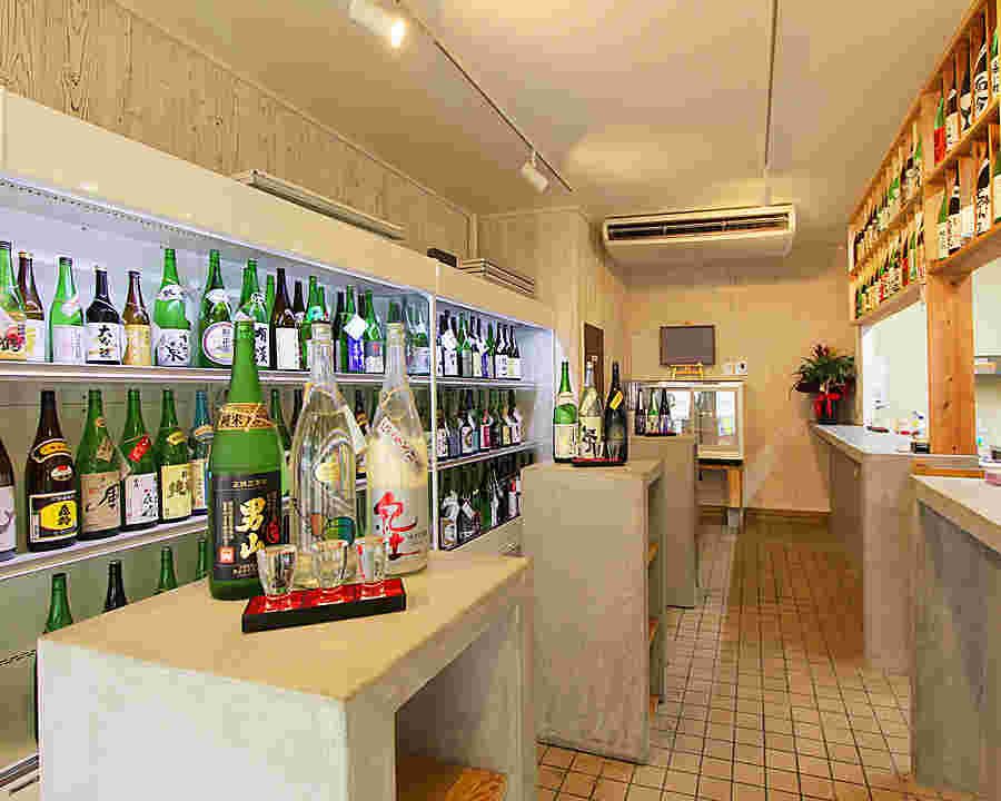 岡山駅前銘酒センターの立ち飲みテーブル