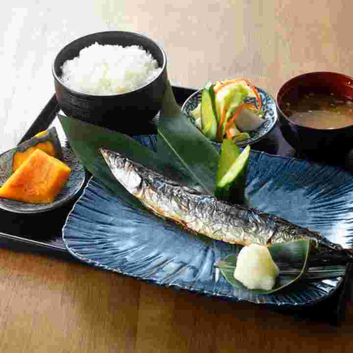 骨ごと丸ごと食べれる熟成さんま定食