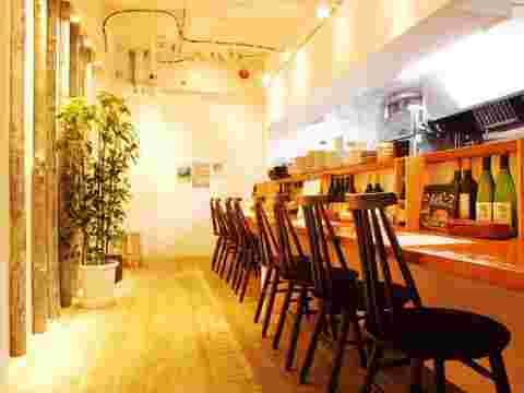 海鮮バル うおのすけ店内