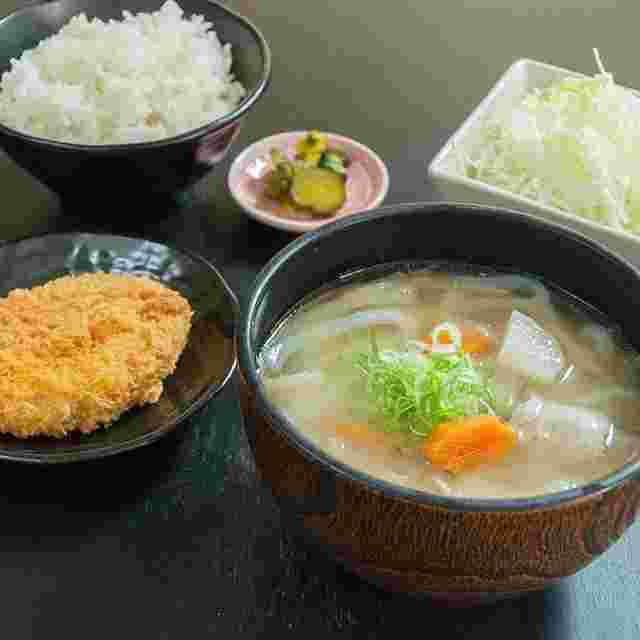 野菜豚汁定食コロッケ付き499円