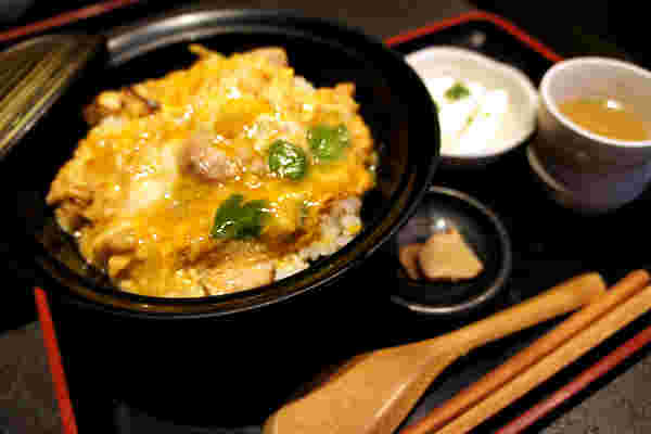 本家あべやの比内地鶏の親子丼