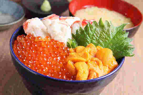 かにいくらうに丼