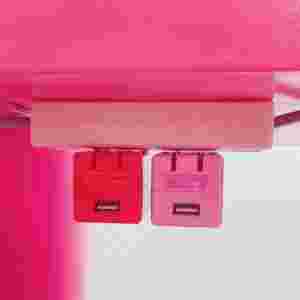 カウンター席にある充電器