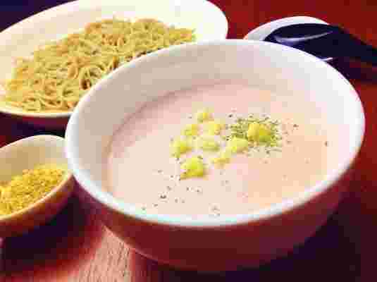 創作そばの春色豆乳すんくーじーつけ蕎麦