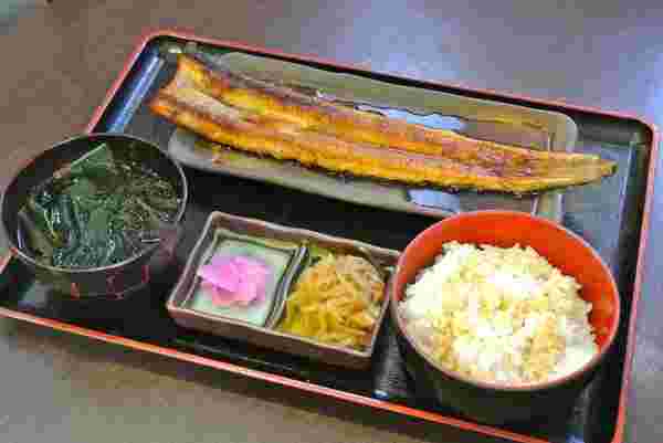 たからや食堂のあなご丼