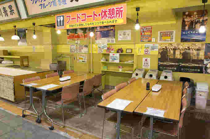 函館自由市場イートインスペース