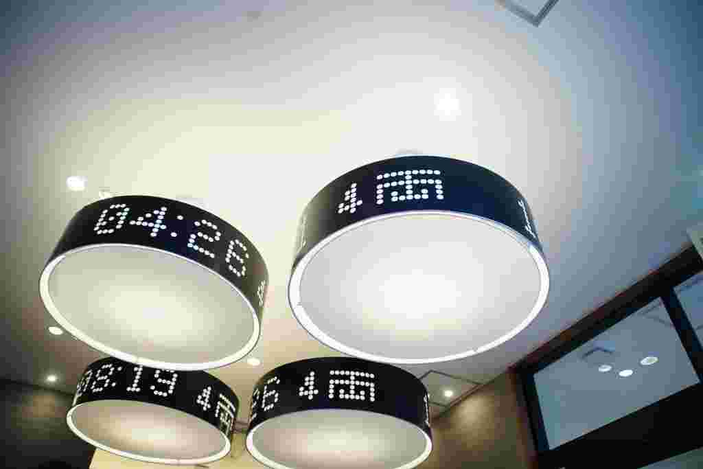 テーブル上の電光掲示板風ライト
