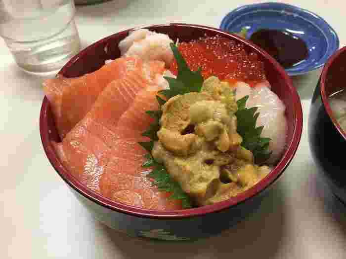 うにをトッピングしためし屋の海鮮丼