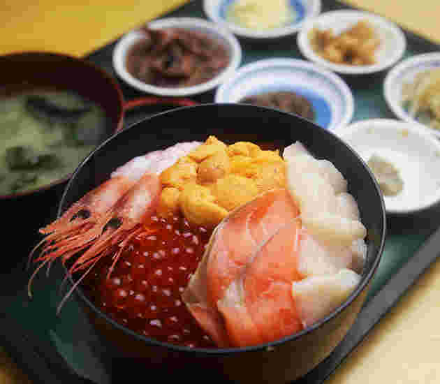 茶夢の五色丼