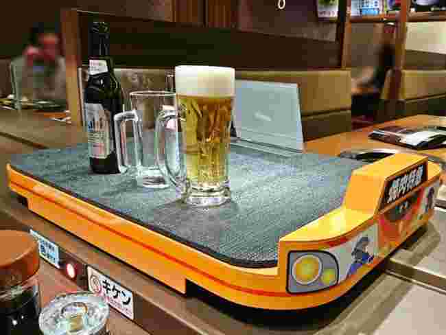 飲み物も安全に運んでくれる電車
