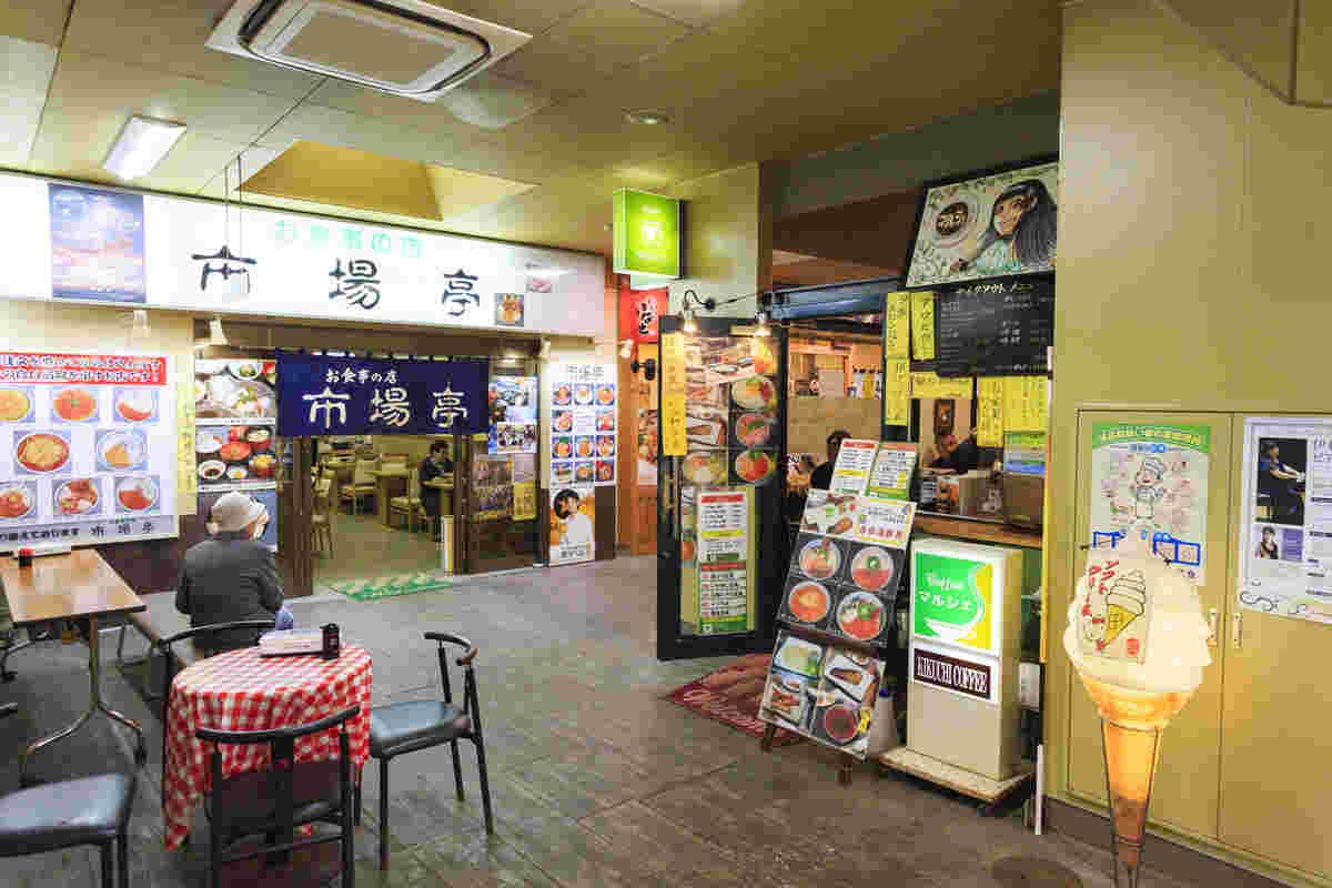 函館自由市場の食堂