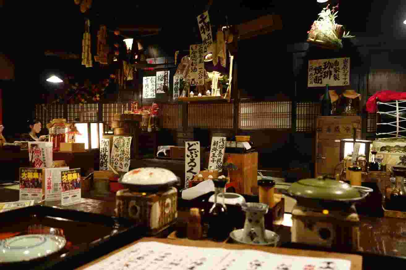 味のある雰囲気の店内