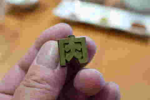 金の肉バッジ