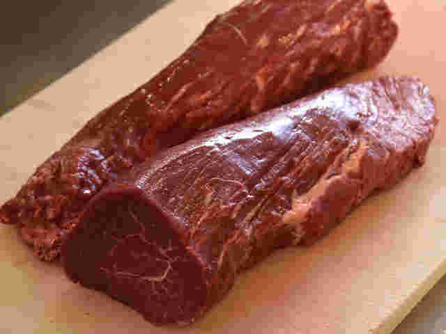 ブロック状の牛ヒレ肉