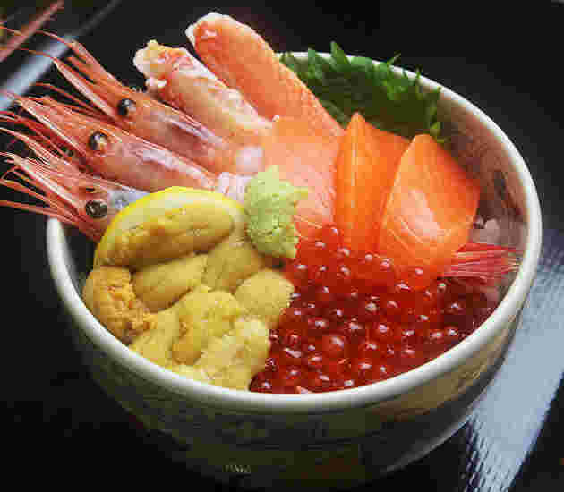 馬子とやすべの朝市五色丼