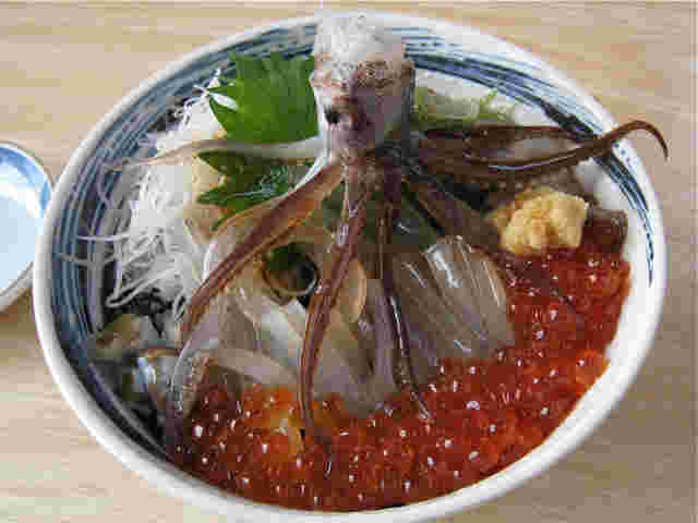 一花亭の活いか踊り丼