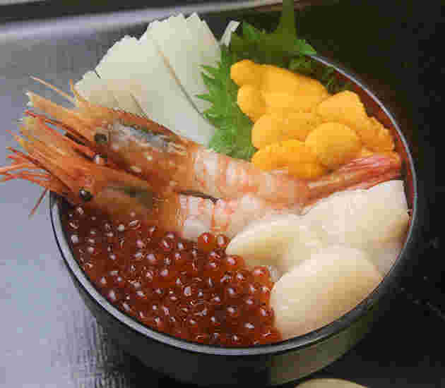 あけぼの食堂の海鮮グルメ丼①