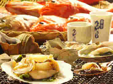 新鮮な三陸海岸の魚介料理