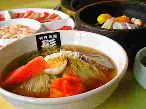 ボリュームたっぷりの冷麺