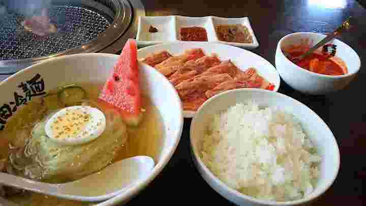 チェーン店の安定した味に冷麺