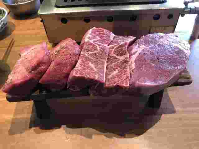 伝説盛りの肉