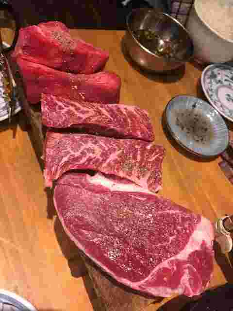 豪快な肉