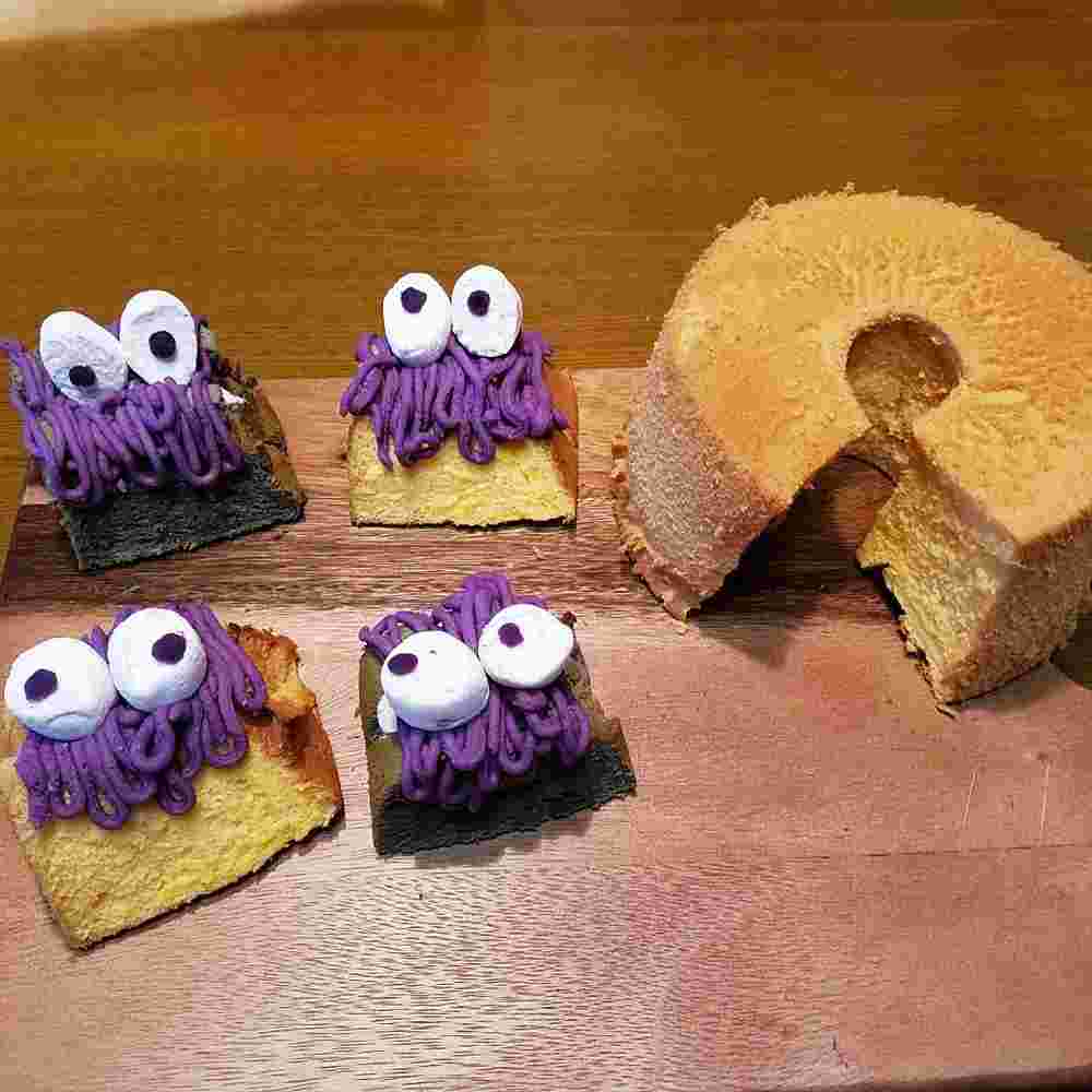 紫イモで作られたキャラクターとシフォンケーキ
