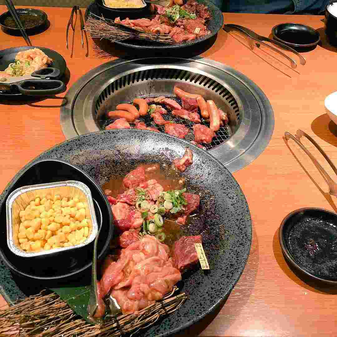 リニアモーターカーセットを焼いている様子