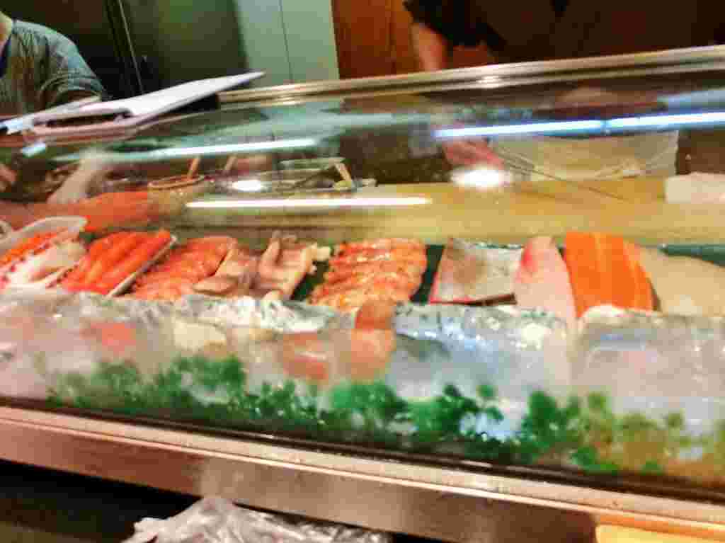 寿司屋のショーケース