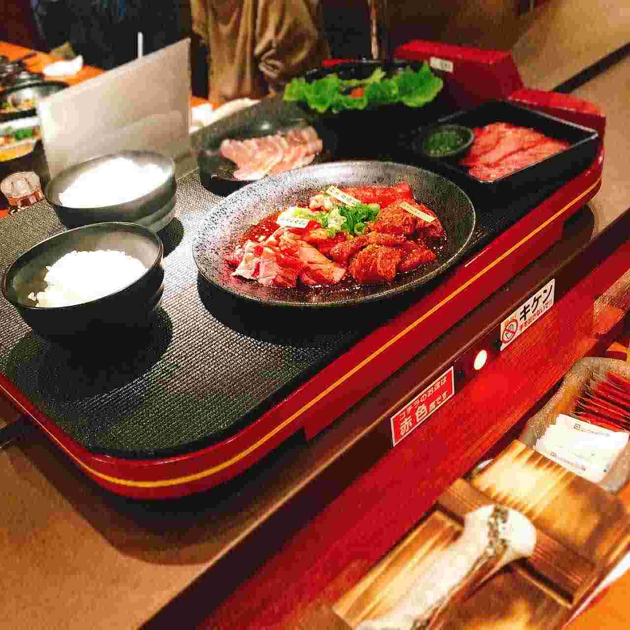 レーンに到着したお肉