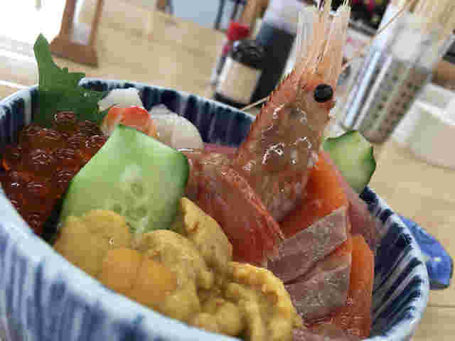 まるさん亭の海鮮丼