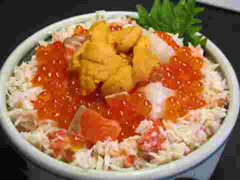 いくら亭の漁火丼