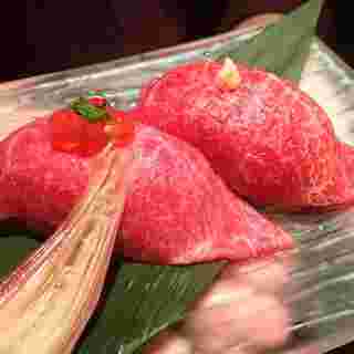 粋コースの肉寿司