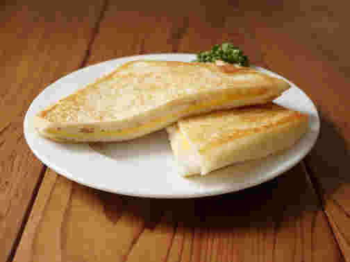 ツナとチーズのホットサンド