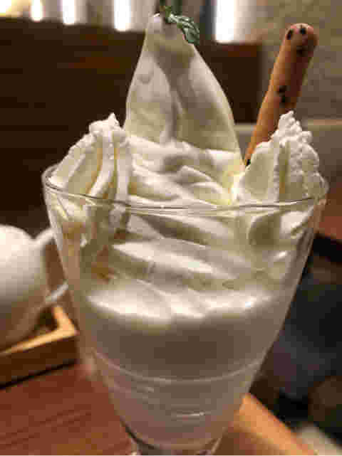 よつ葉の白いパフェ