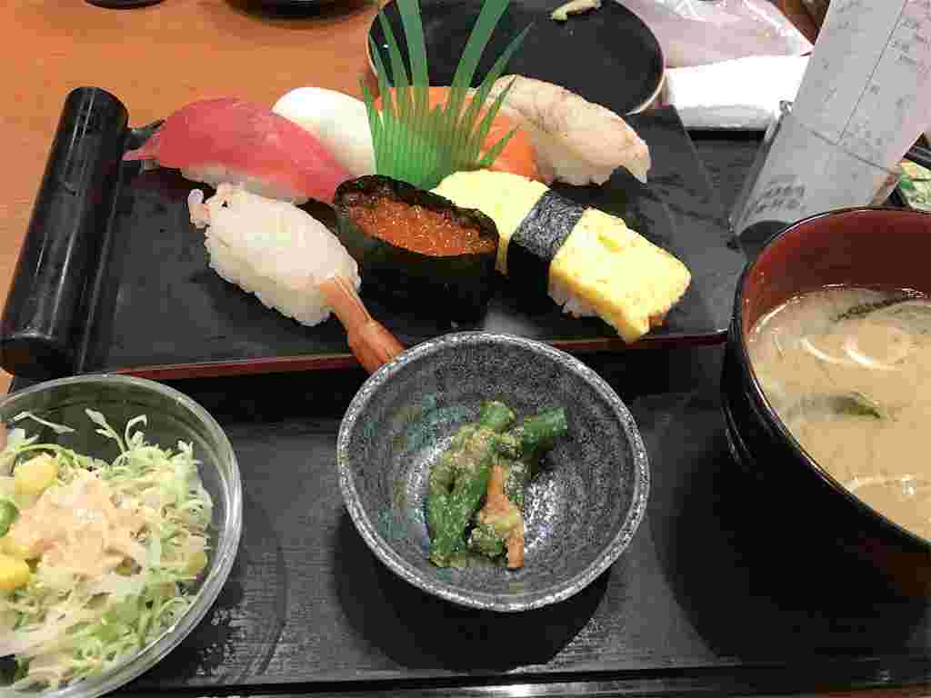 お得な平日限定ランチセットの画像