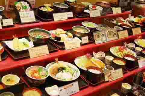 店頭の食品サンプル