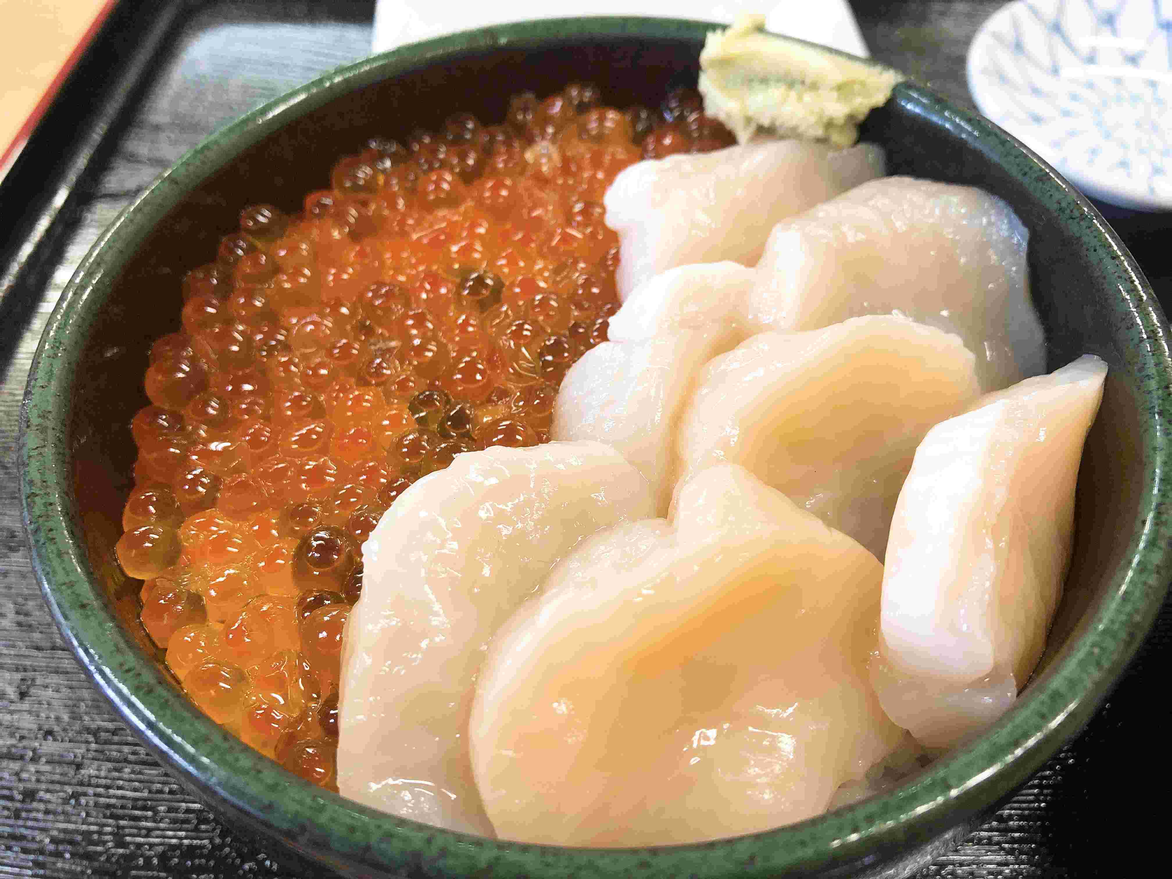 くいしんぼう函館の二色丼
